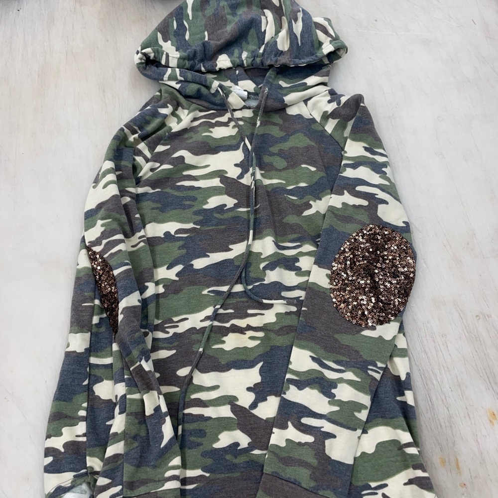 Such a cute lightweight camo pullover with hood & sequins on elbows!